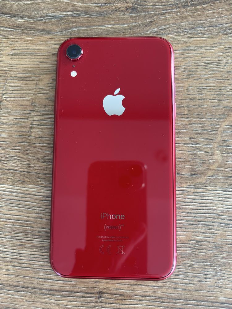 Продавам iPhone XR в отлично състояние с минимални следи от употреба