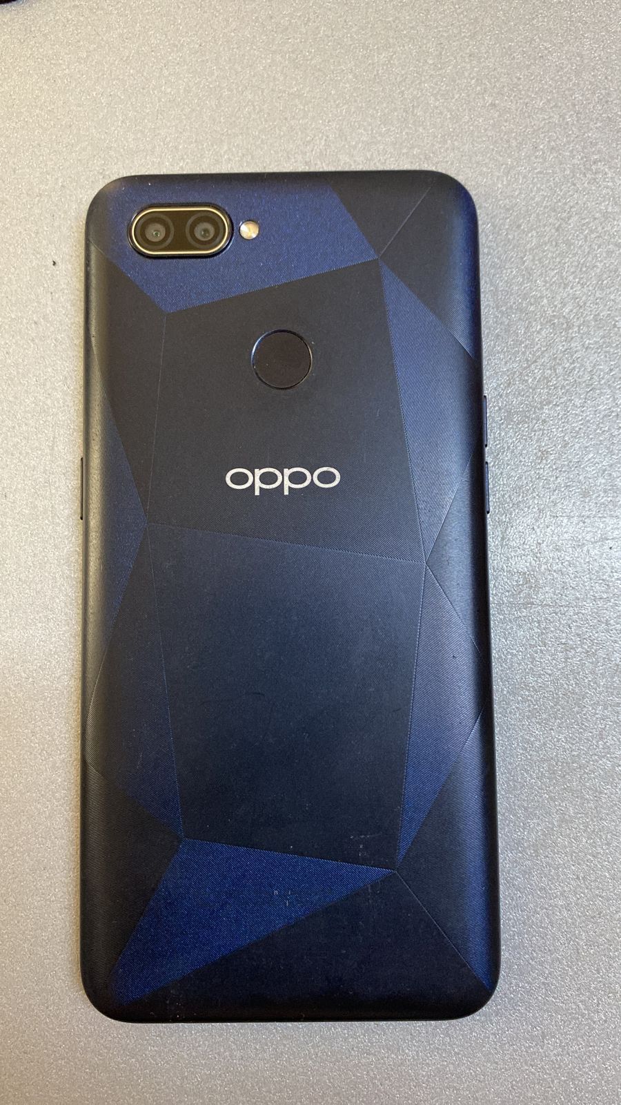 Продам смартфон Oppo A12