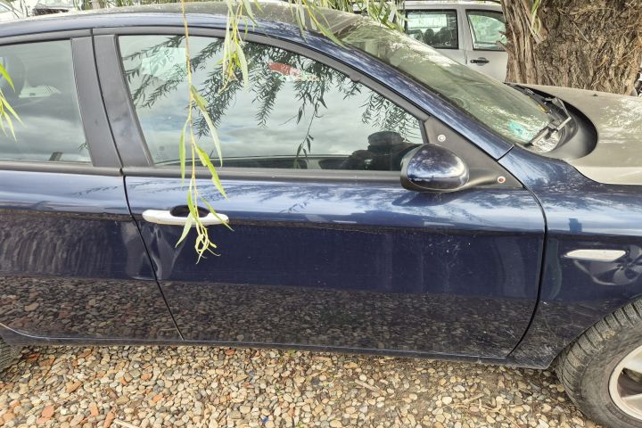 Proiector stanga Alfa Romeo 147 prima generatie (facelift)