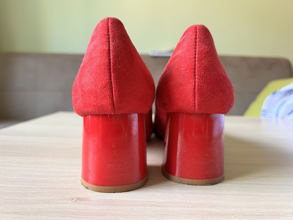 Обувки на ток, червен велур