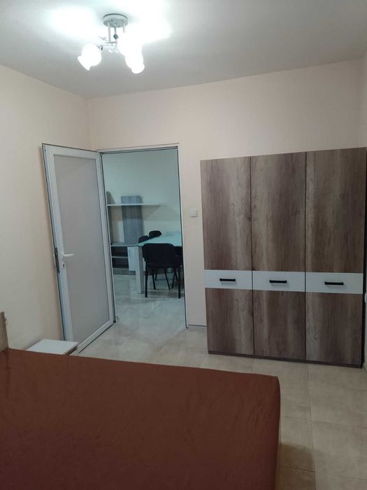 Дава се под наем Тристаен апартамент в София, Център - 65 кв.м за 730 € - Снимка #2