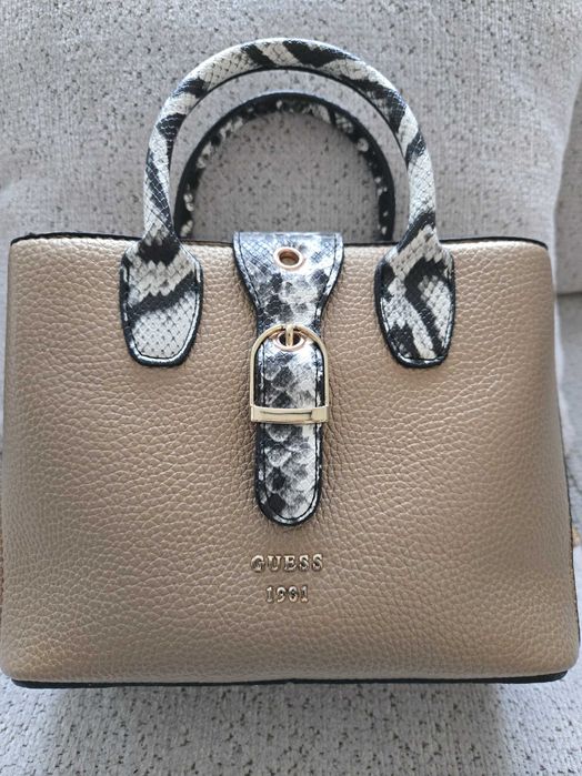 Чанта Guess със змийски принт