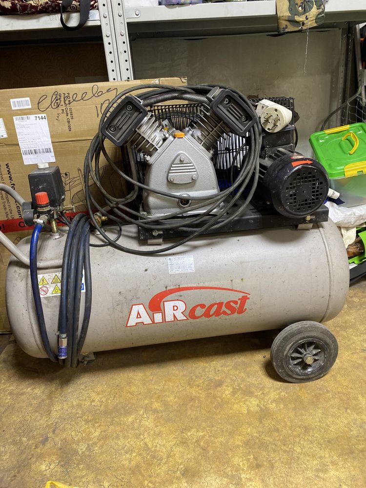 Продам компрессор AiRcast.