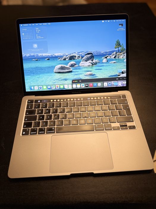MacBook Pro 13”, M1, 2020, 16GB, 256GB.
