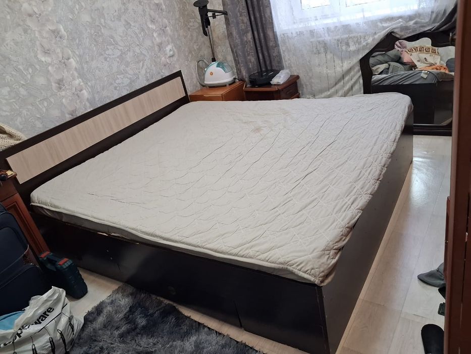 Продам двухспальную кровать