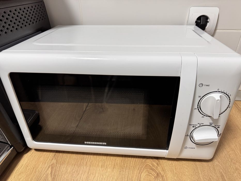 Cuptor cu microunde Heinner