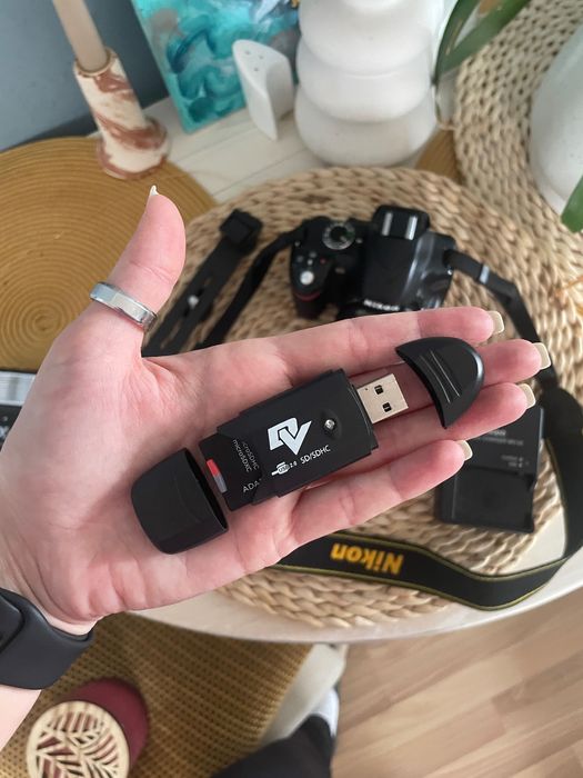 Nikon D3200, 24.2MP + Обектив 18-55мм + аксесоари