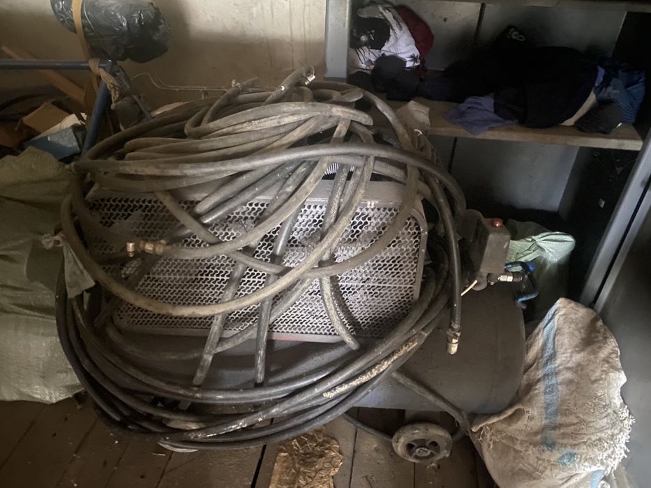 Компрессор 3 фазы в хорошем состоянии + шланг+ 2 отстойника