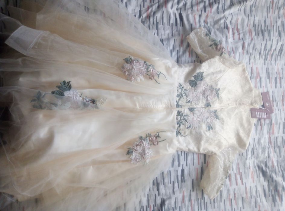 Новое платье продам