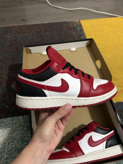 Jordan air 1 MID Rosu