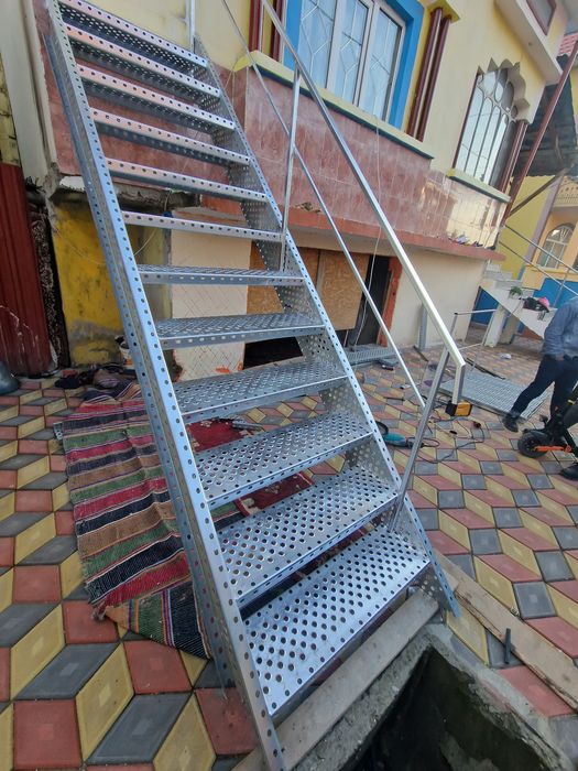 Scari metalice galvanizate