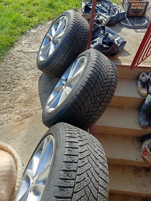 Cauciucuri de iarnă 215 50 R17