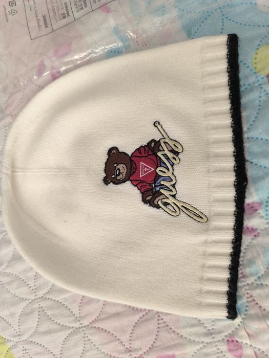 Детска шапка Guess