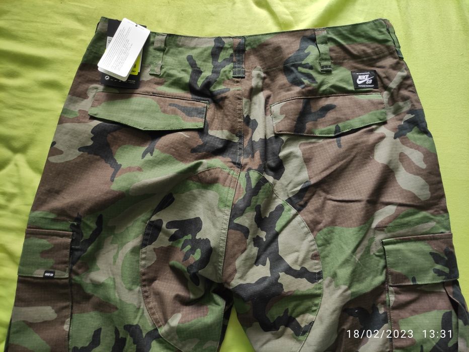 Панталон Nike, размер М, нов с етикет