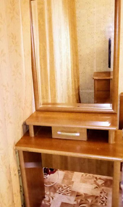 Зеркало  цвет орех (с трюмо)