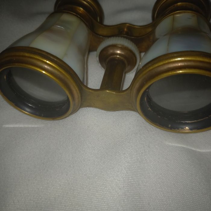 Binoclu de teatru antic