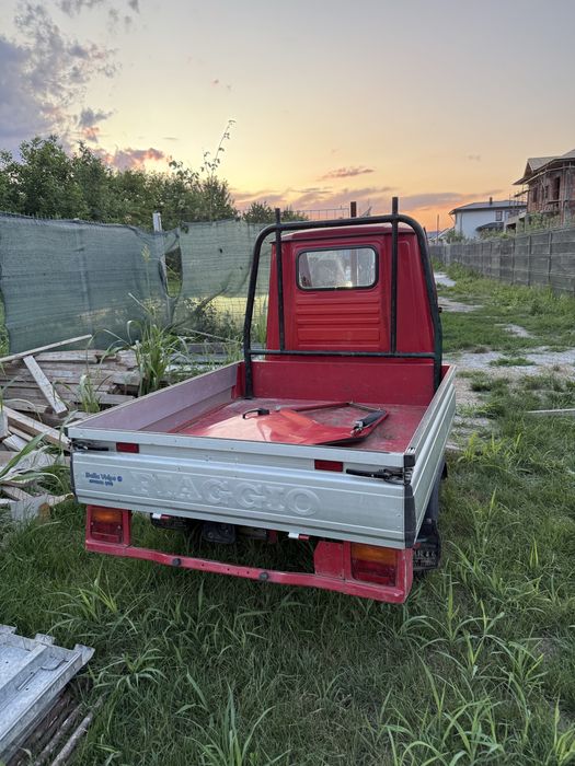 piaggio ape 50 vespa apecar prosecco van frizzante van