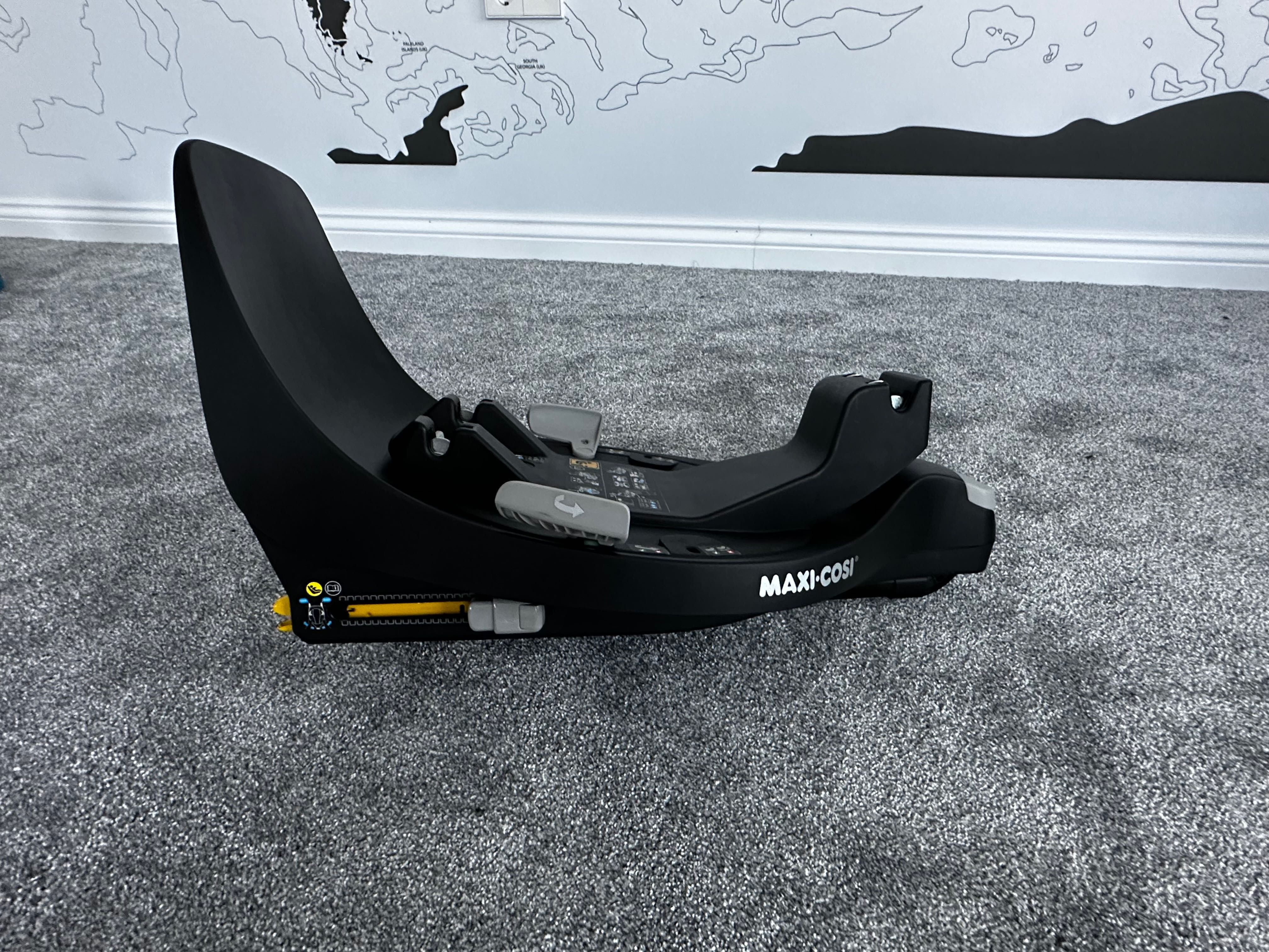 Стол за кола 0-13 кг / 40-83см Maxi Cosi Pebble 360 и isofix база .