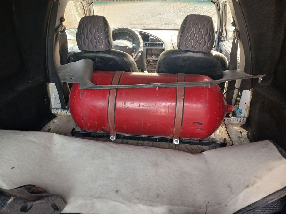 Ford kuryer avtomashinasi