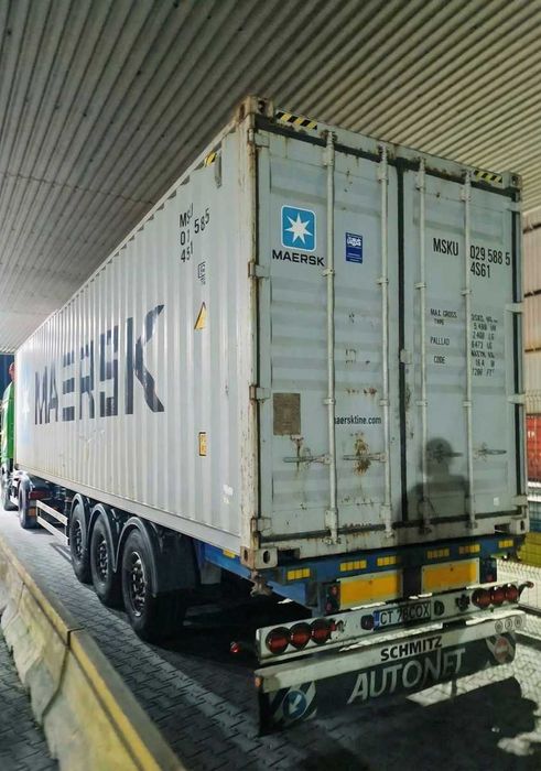 Vindem Containere 6m (20ft) si 12m (40ft) – Oferim Transport si Macara