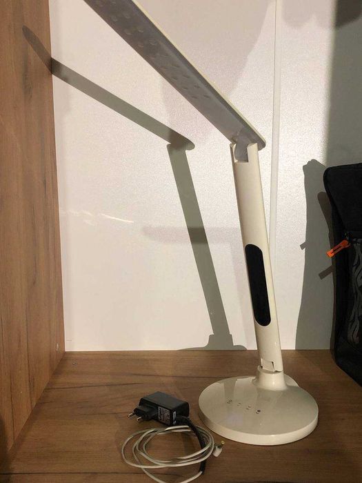 Настольная светодиодная лампа