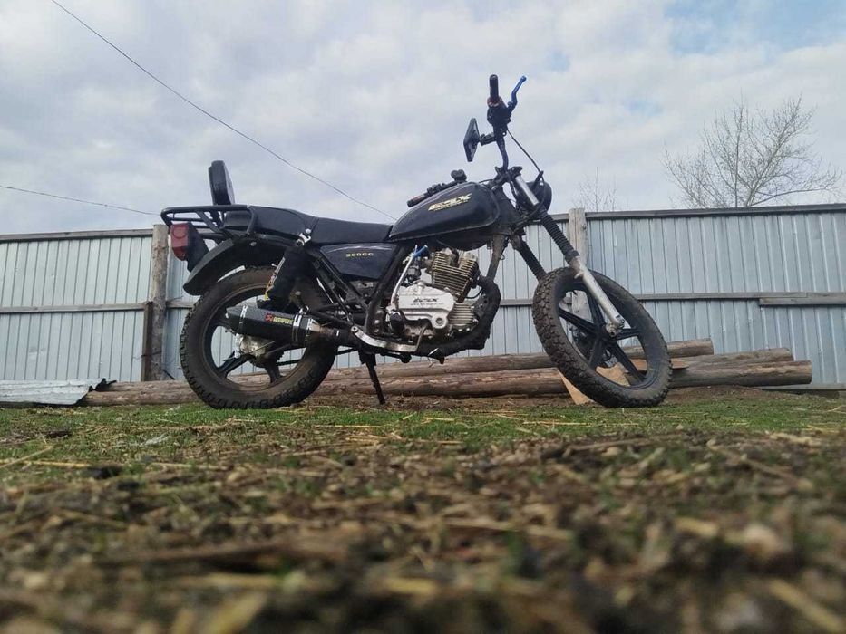 Продам мотоцикл Сузуки 200