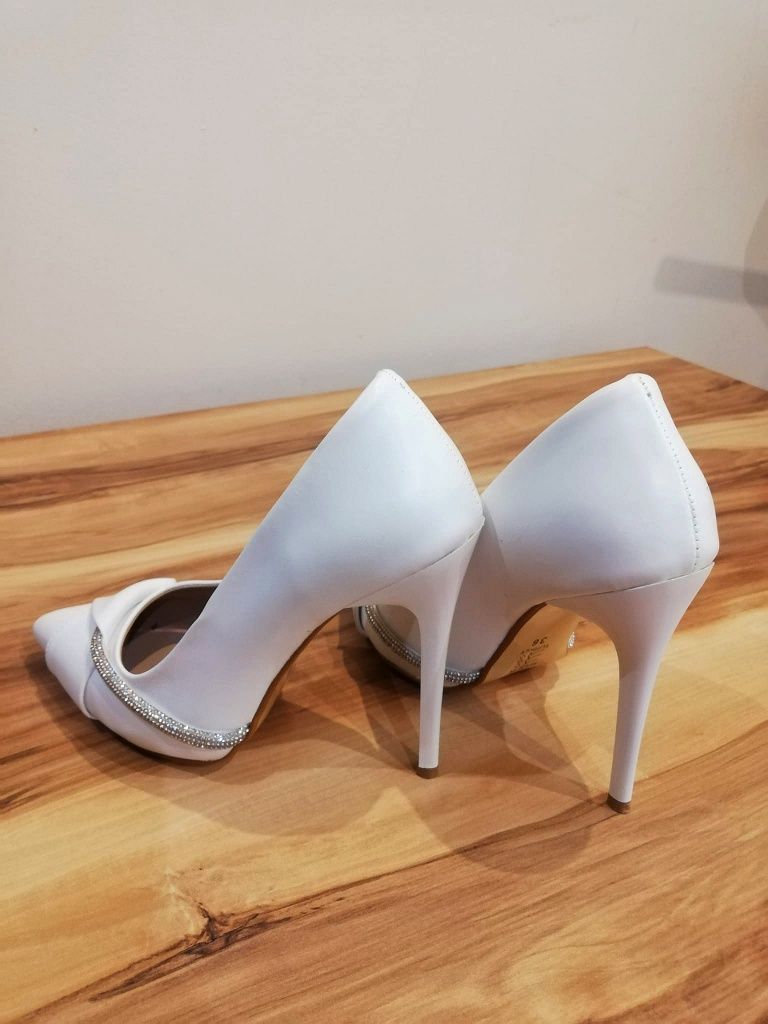 Pantofi albi de mireasă, mărimea 36