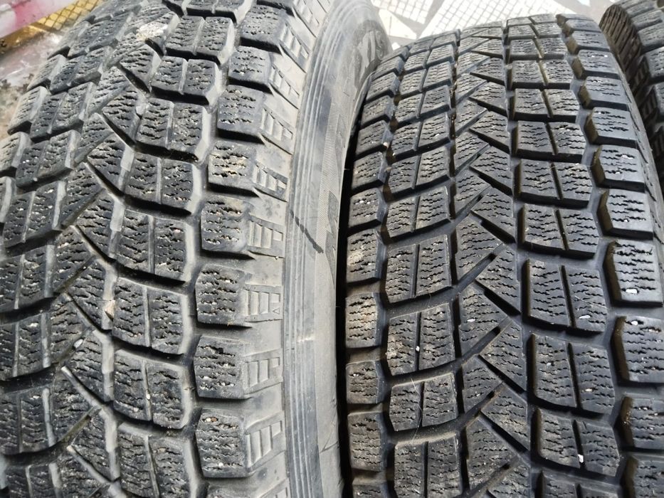 Продам зимний комплект шин