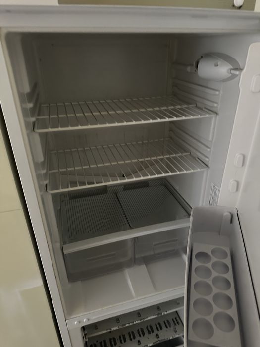 Xaladilnik muzlatgich 1.70см холодильника sotiladi indesit