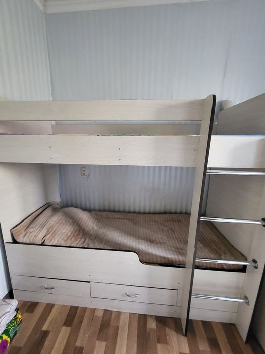Продам двух ярусную кровать