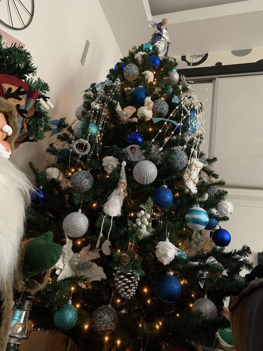 Vand brad artificial cu tot cu decoratiuni