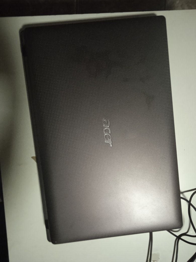 Vând laptop Acer în stare foarte bună