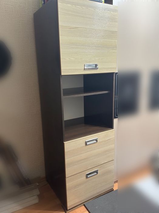 Шкаф в гостинную или кухню с полками