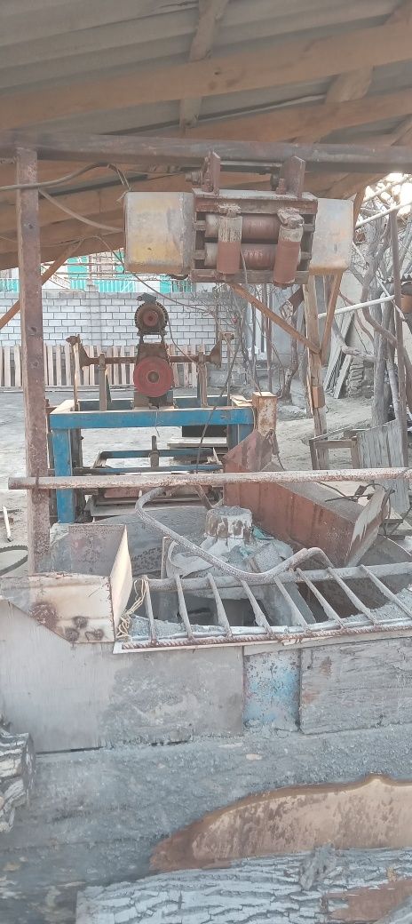 Shlakablok stanok sotiladi