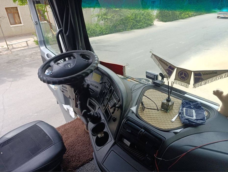 продаётся тягач Mercedes actroz