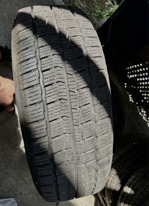 Jante aliaj VW T5,T6 R17 cu anvelope iarna C