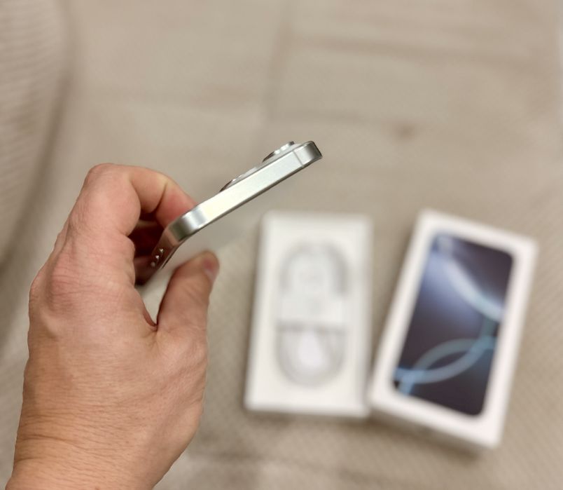 Iphone 16 pro Silver 128gb