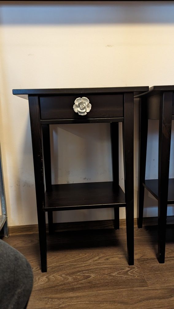 Vând doua noptiere lemn IKEA Hemnes