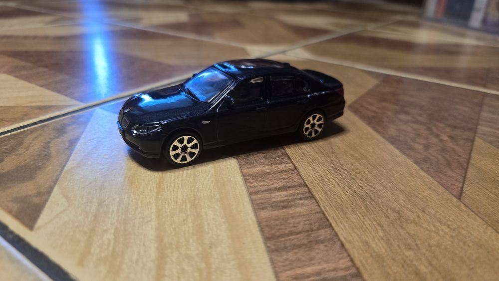 Макет BMW E60 545i Burago 1:43