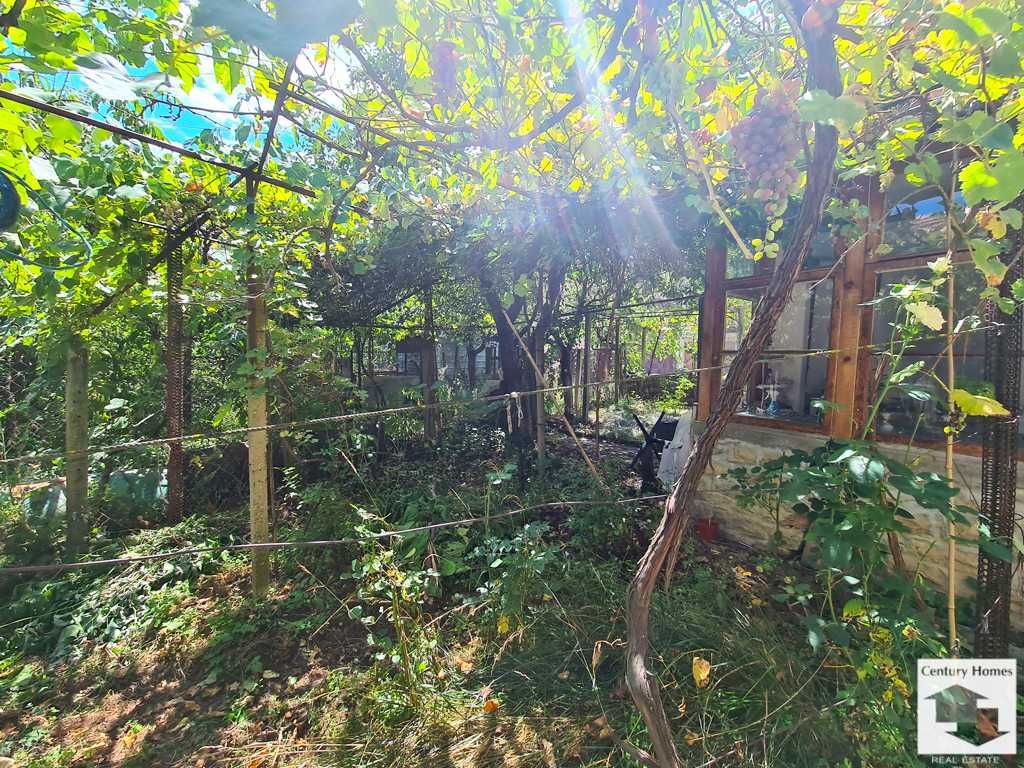 175094 Частично реновирана къща в с.Добромирка, 30 км. от В.Търново