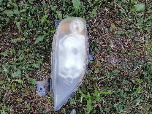 Продавам фарове за Мазда демио 2 за дясна дирекция.