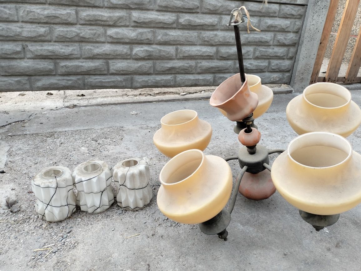Продам люстру и плафоны