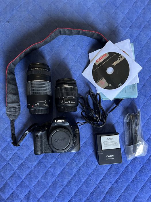 Фотоаппарат Canon EOS 550D с двумя объективами (18-55мм и 75-300мм).