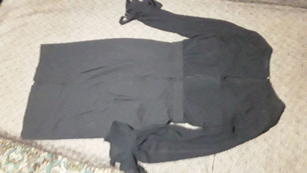 Rochie de ocazie neagra stofa cu voal .