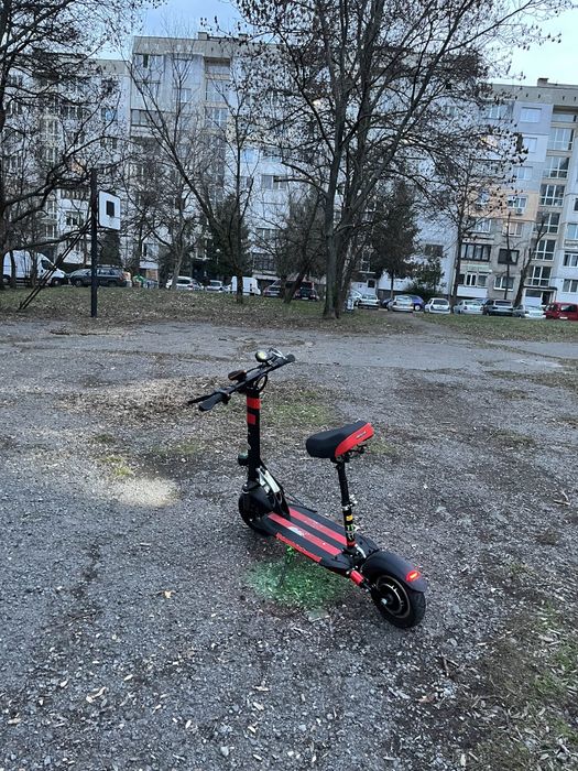 Електрическа тротинетка със седалка