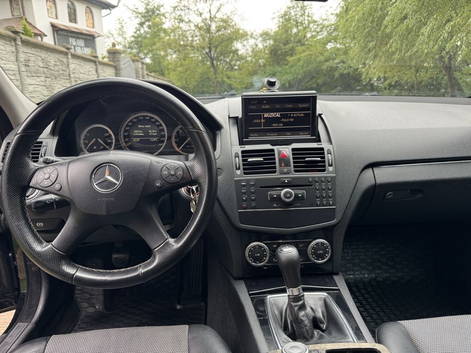 Vand/ Schimb mercedes c220