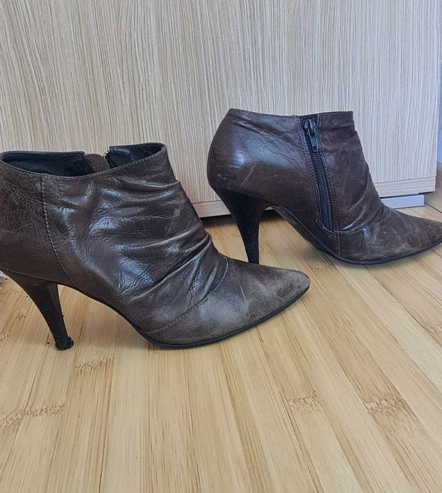 Ghetuțe de damă din piele
