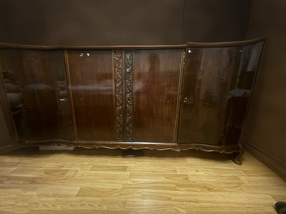 Mobila rustica din lemn (servanta si vitrina)