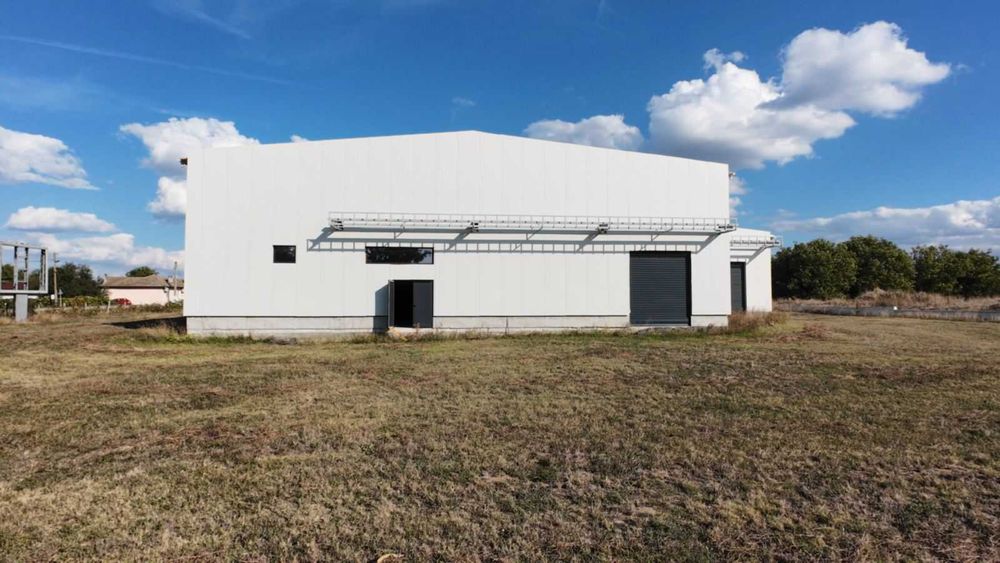 Продава се Промишлена сграда в с. Козаревец, Област Велико Търново - 6861 кв.м за 100 €/кв.м - Снимка #1
