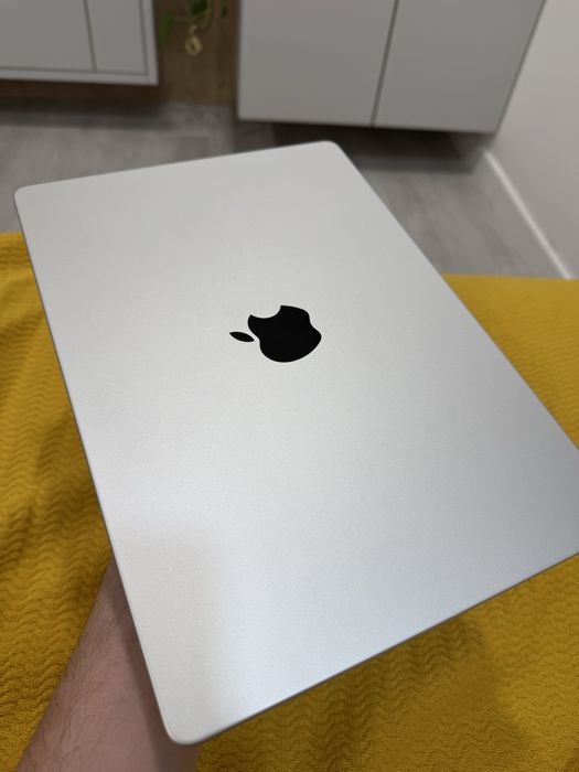 Macbook Pro 14 M1 Pro 2021 16GB RAM 1TB